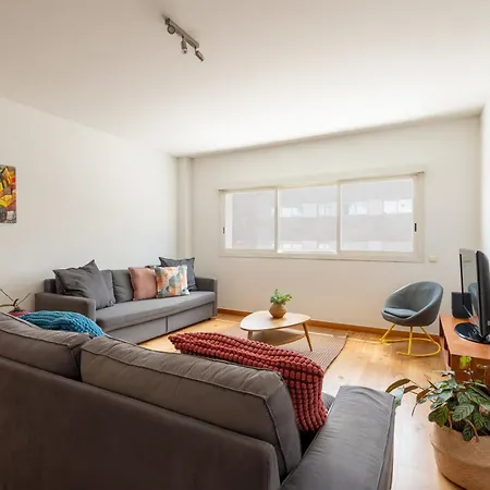 Modern Apartment In Parque Das Nacoes-2