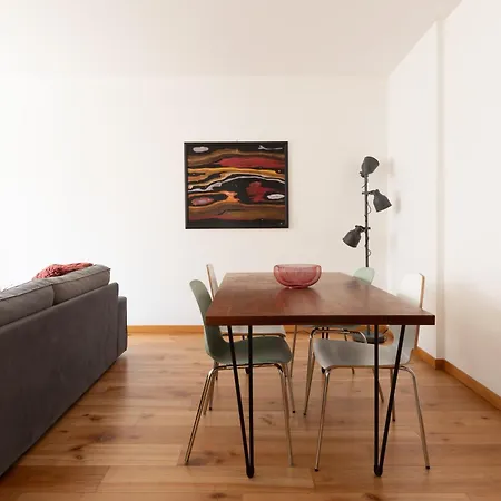 Modern Apartment In Parque Das Nacoes-3